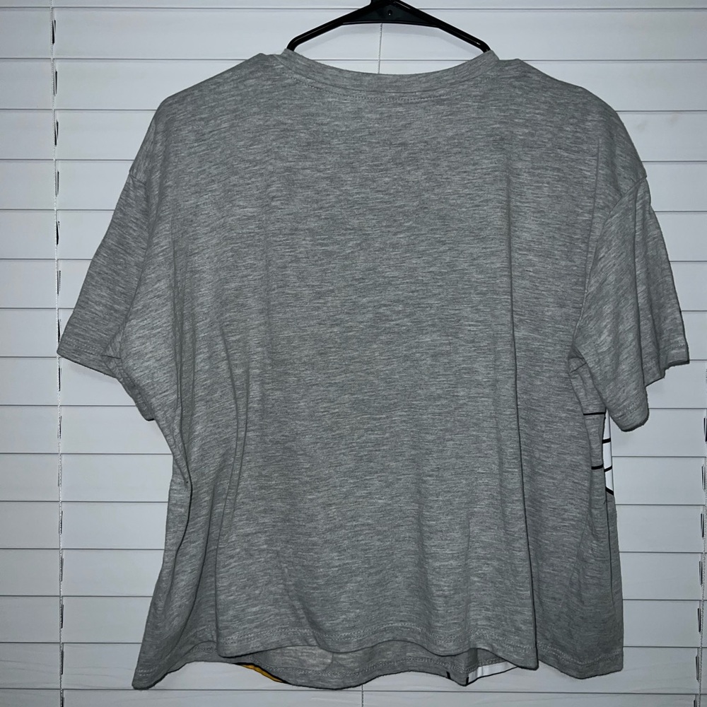 Warner Bros. Gray Looney Tunes Bugs Bunny and Tweety Cropped T-Shirt - Picture 3 of 5